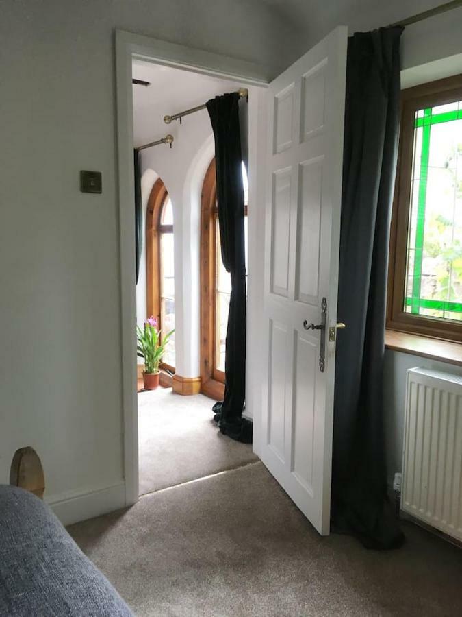 The Hideaway - A Charming, Unique Retreat In Long Ashton,