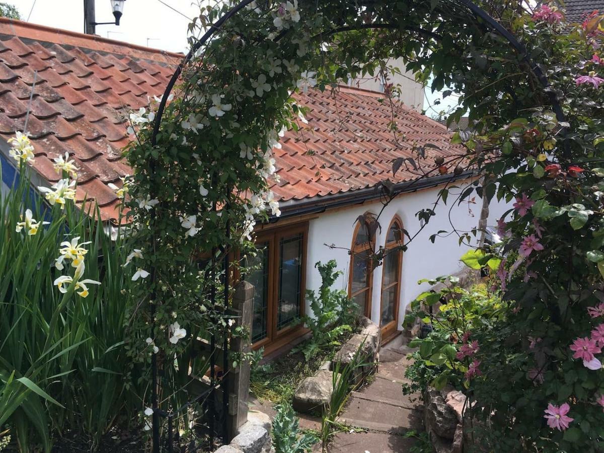The Hideaway - A Charming, Unique Retreat In Long Ashton, Holiday home *