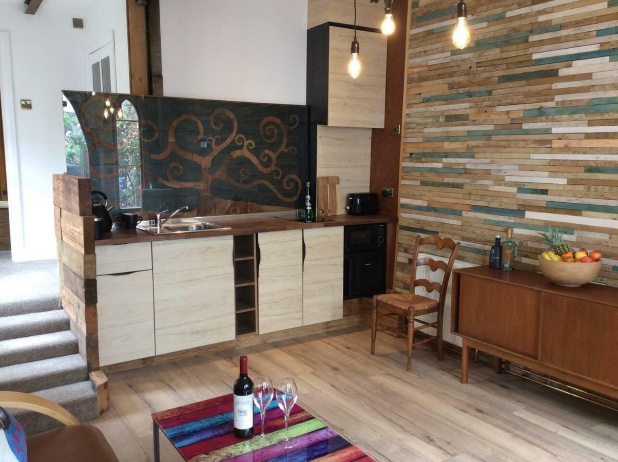 The Hideaway - A Charming, Unique Retreat In Long Ashton, Holiday home Bristol