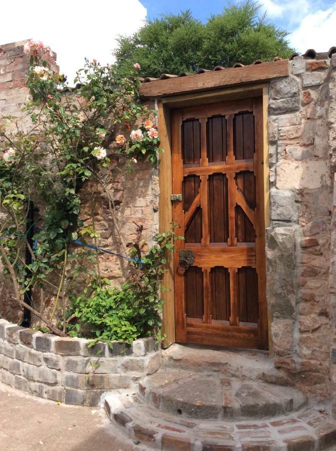The Hideaway - A Charming, Unique Retreat In Long Ashton,